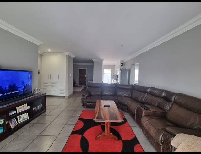 3 BEDROOM TOWNHOUSE FOR SALE IN ARCON PARK